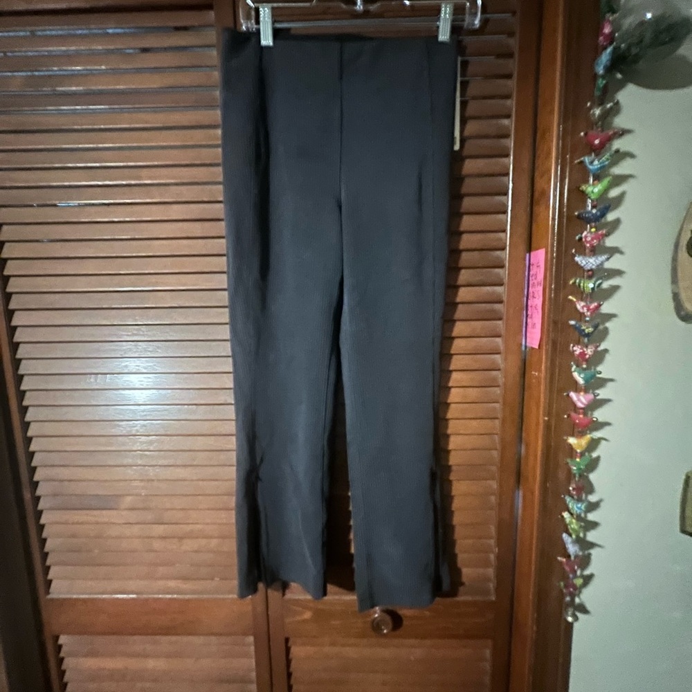 Lululemon Ribbed Softstreme Zip Leg HR Crop 25”